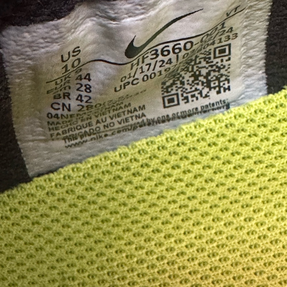Nike Air Max 2013 (Black Volt) - Picture 7 of 9